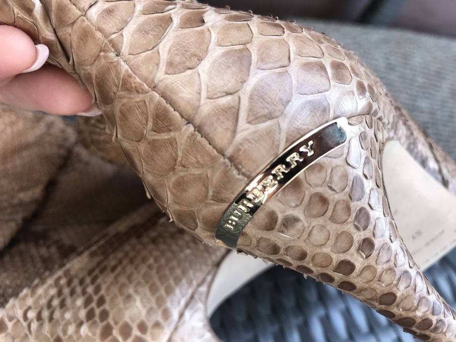 Kozaki Botki Burberry skóra węża 37 otwarte palce