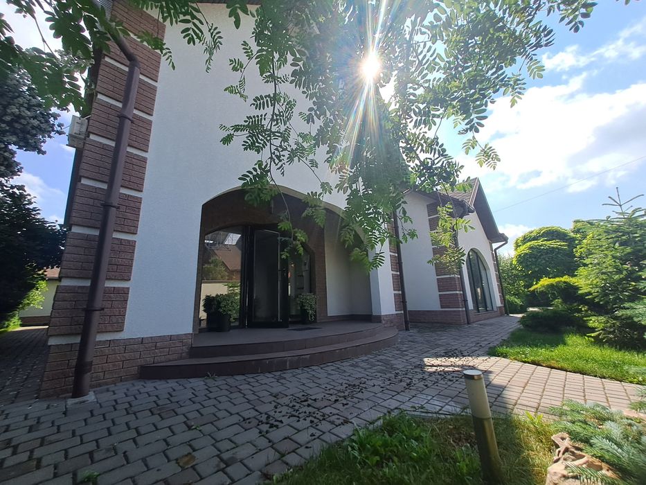 Оренда будинку з басейном новобудова