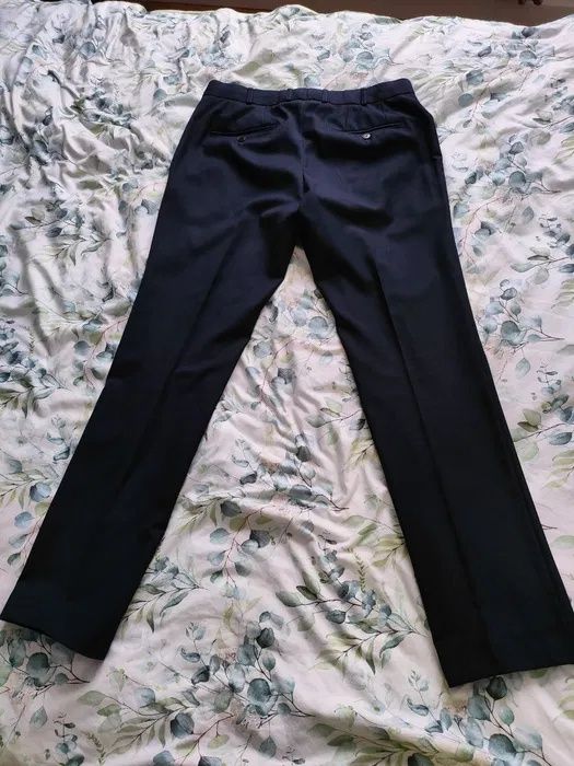 Garnitur męski granatowy- dobry stan, gotowy do noszenia