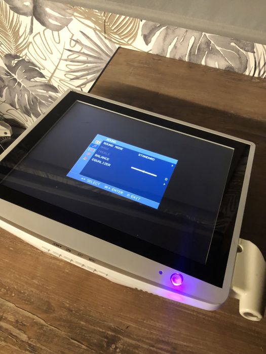 LCD monitor 15” cali 12v kamper