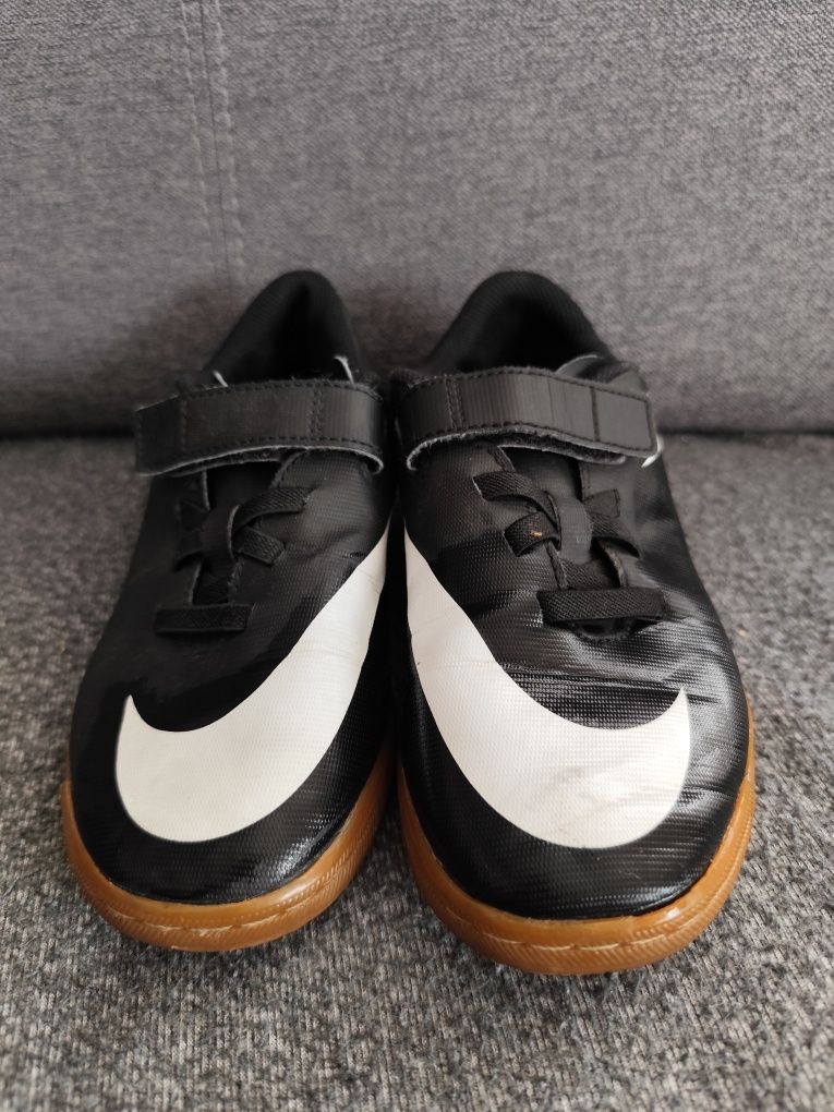 Halówki Nike rozmiar 35