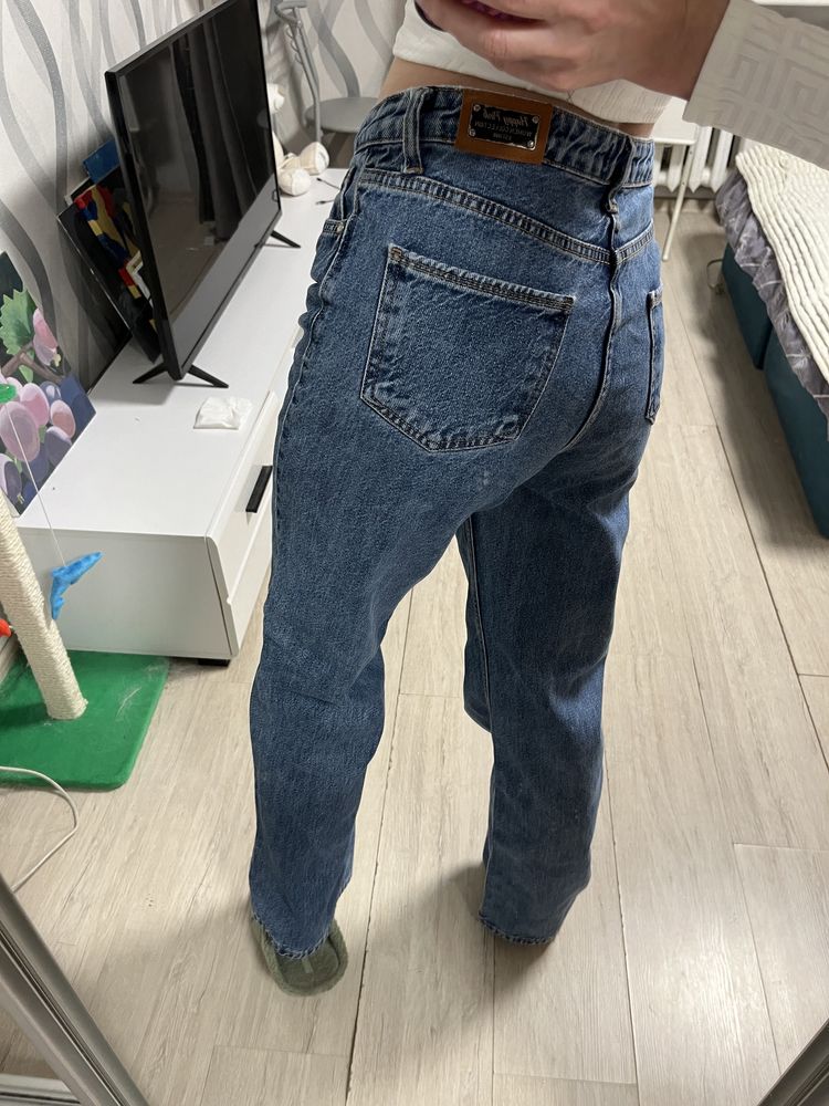Модные джинсы прямого кроя