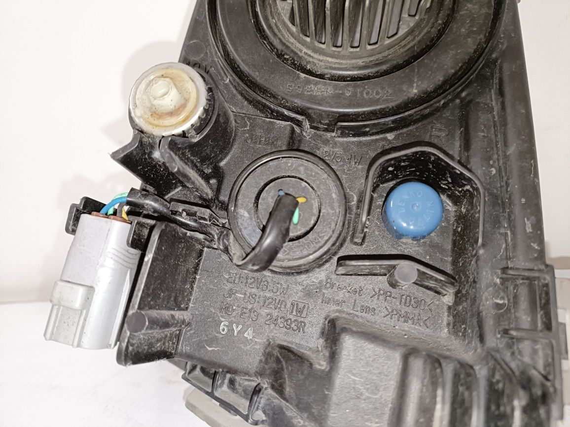 Toyota Prius IV Halogen LED prawy