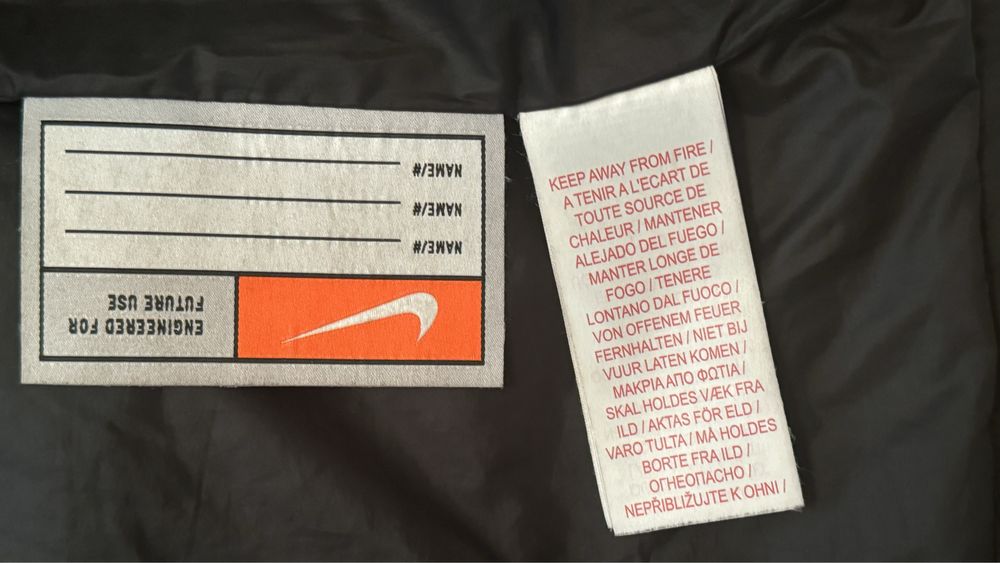 Пуховик , зимнее пальто Nike