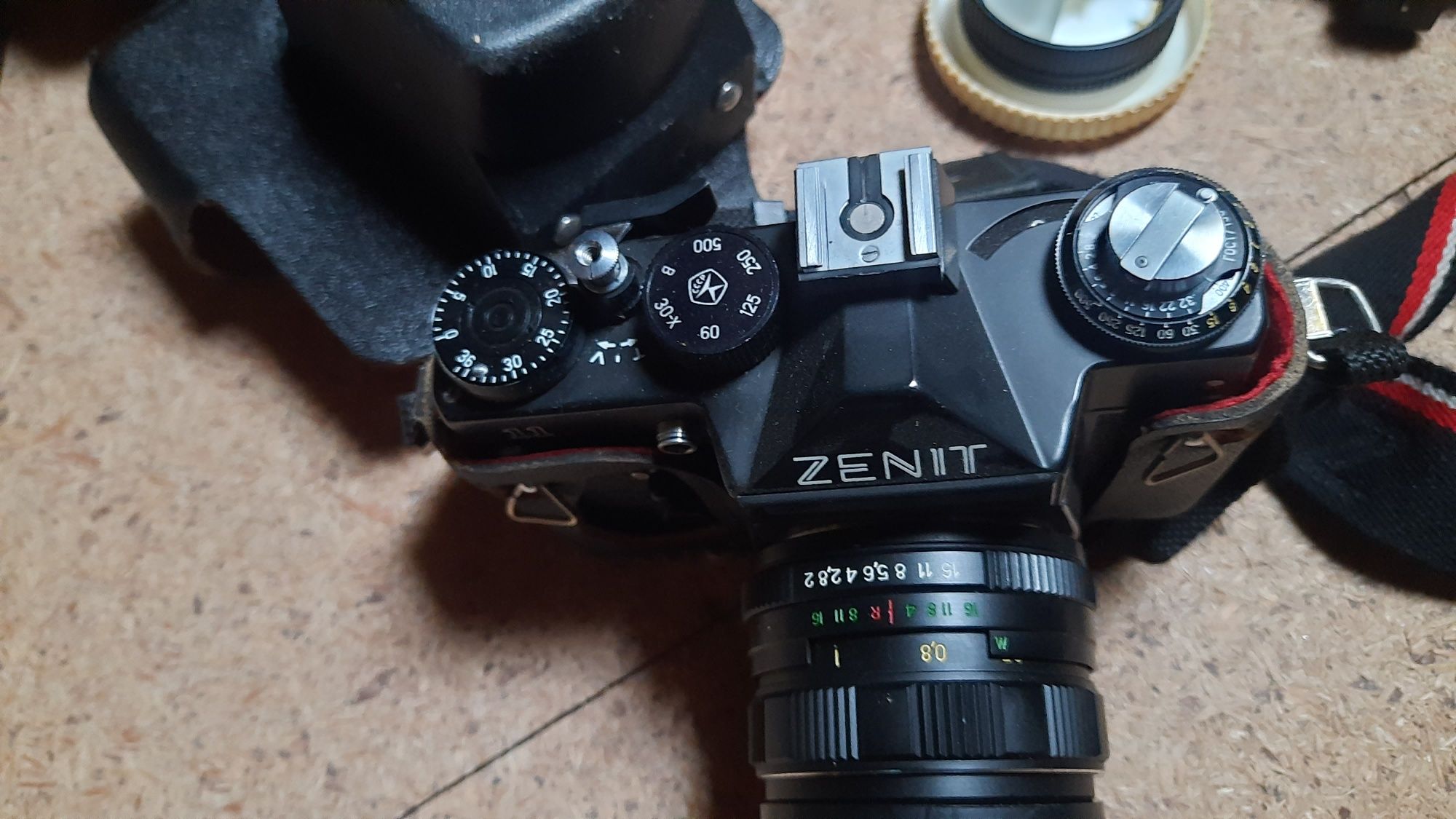 Aparat zenit wraz ze statywen.