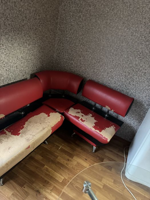 Угловий диван на кухню