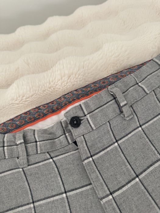 Spodnie materiałowe męskie/chłopięce w kratę eleganckie rozmiar 31 / m