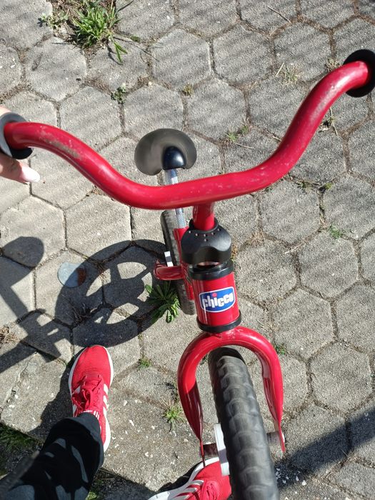 Bicicleta vermelha Chicco sem pedais