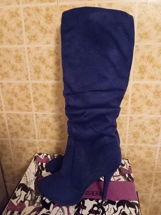 Сапоги женские, замшевые. НОВЫЕ. Размер. 38-39.