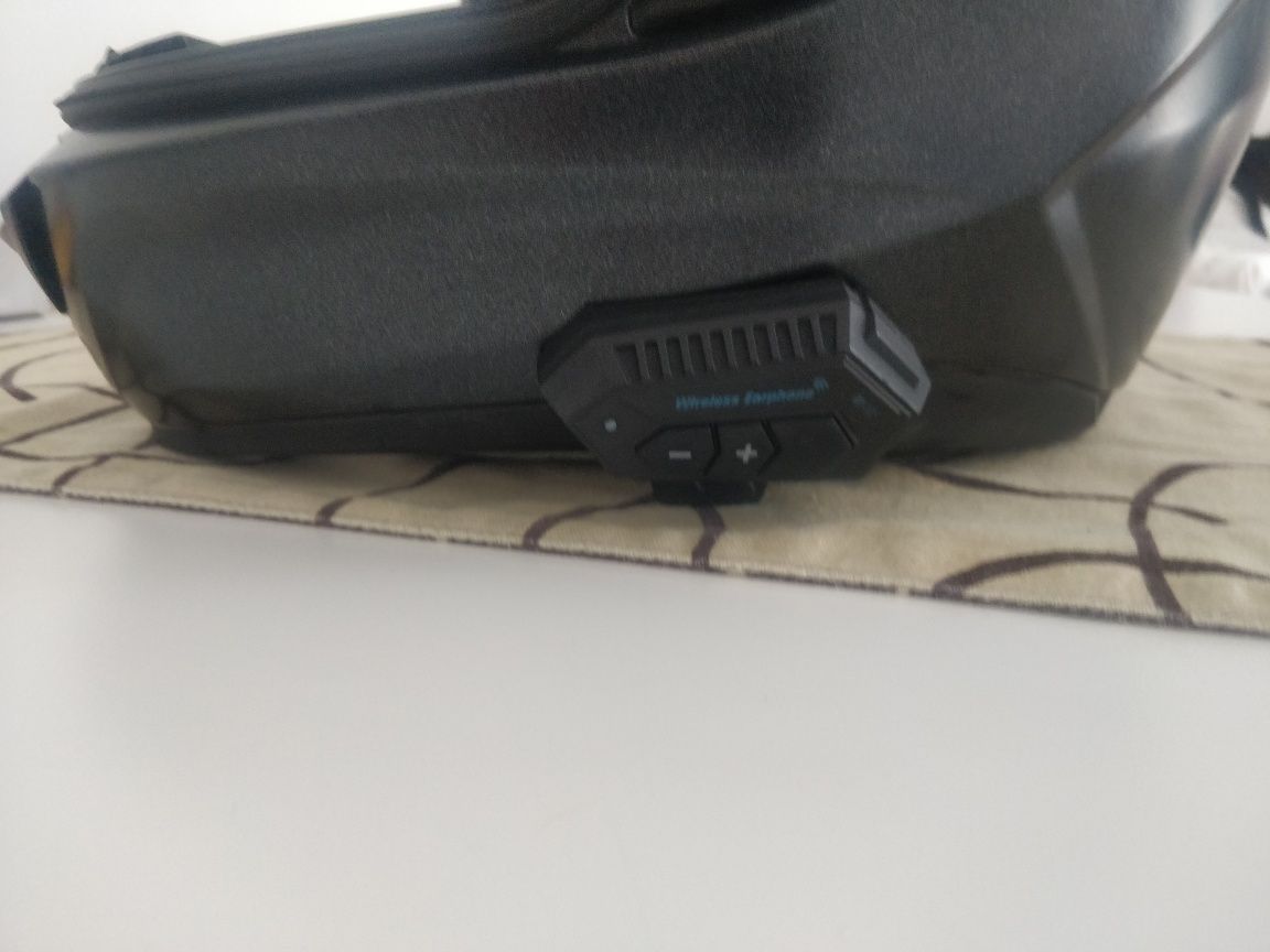 Capacete com intercomunicador