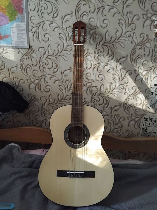 Продаж гітари в доброму стані,