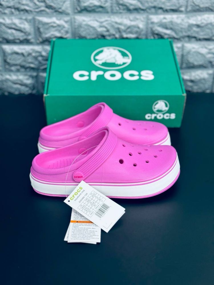 Шльопанці Crocs жіночі,яскраві,легкі. Є розміри в наявності 35-41