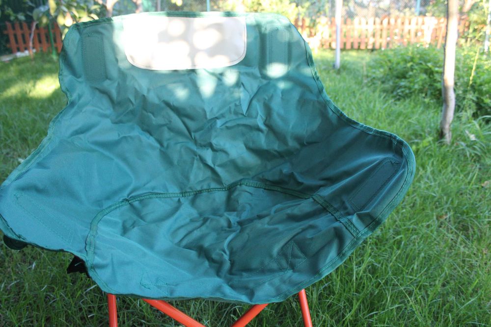 Туристичне крісло для відпочинку на дачі. Нове крісло