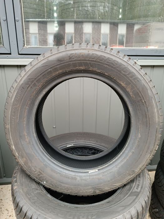 Зимові шини 215/65/17 Bridgestone Blizzak LM001