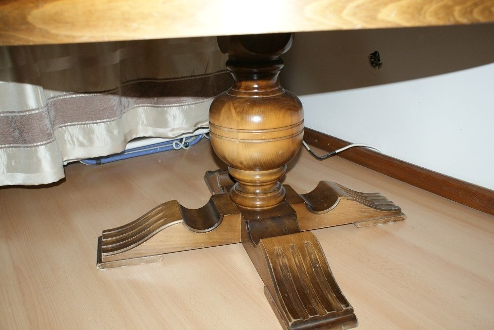 Stół drewniany z kamiennym blatem