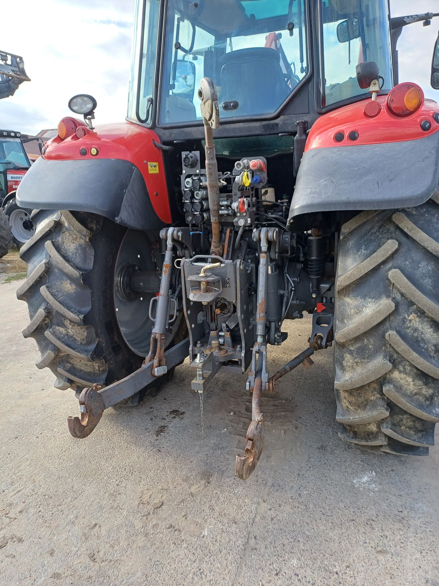 Massey Ferguson 5S 5713S sprowadzony ładowacz MF5712 MF 6455 NH T6