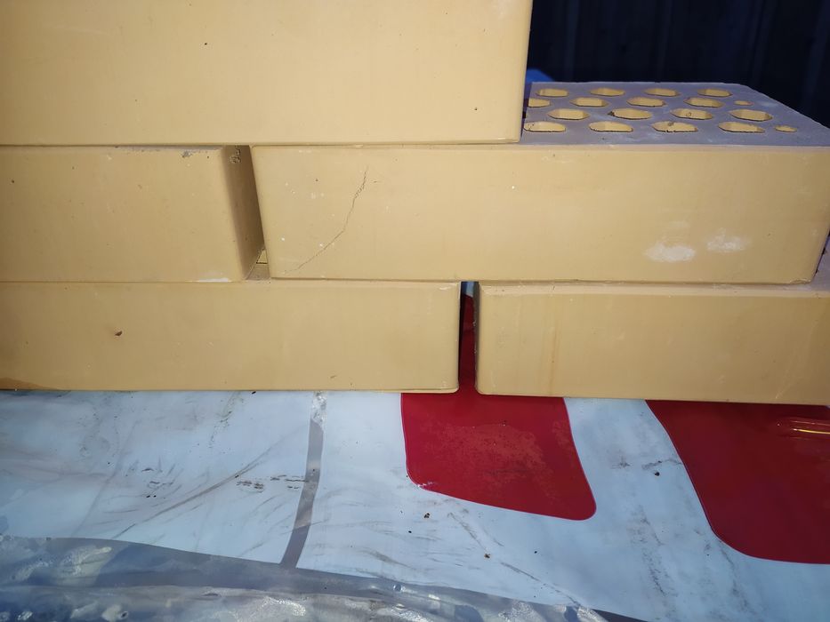 Cegła klinkierowa żółta dziurawka