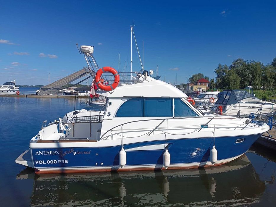 Łódź motorowa kabinowa / jacht motorowy Beneteau Antares 9