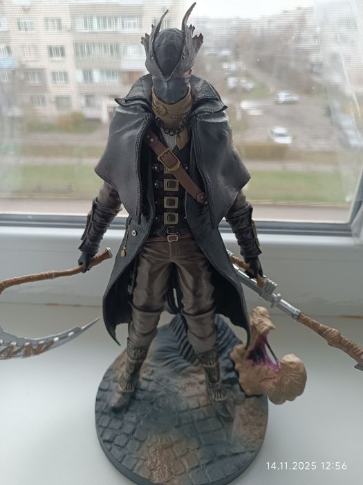 Продам фігурку мисливця