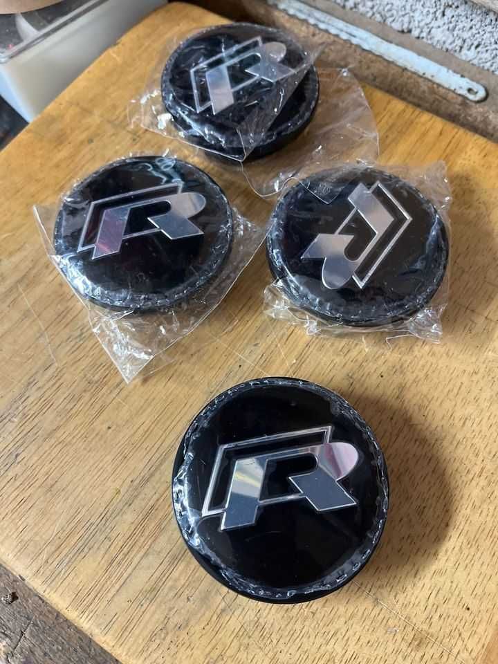 Zaślepki kapsle dekle emblemat R line dekielki cupra 60mm komplet