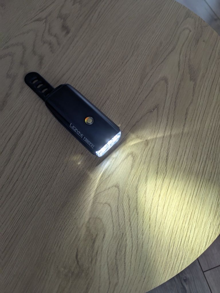 Lampka rowerowa Lezyne Macro Drive 1300XXL