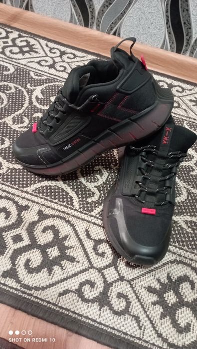 Термо кросівки чоловічі 43 р.