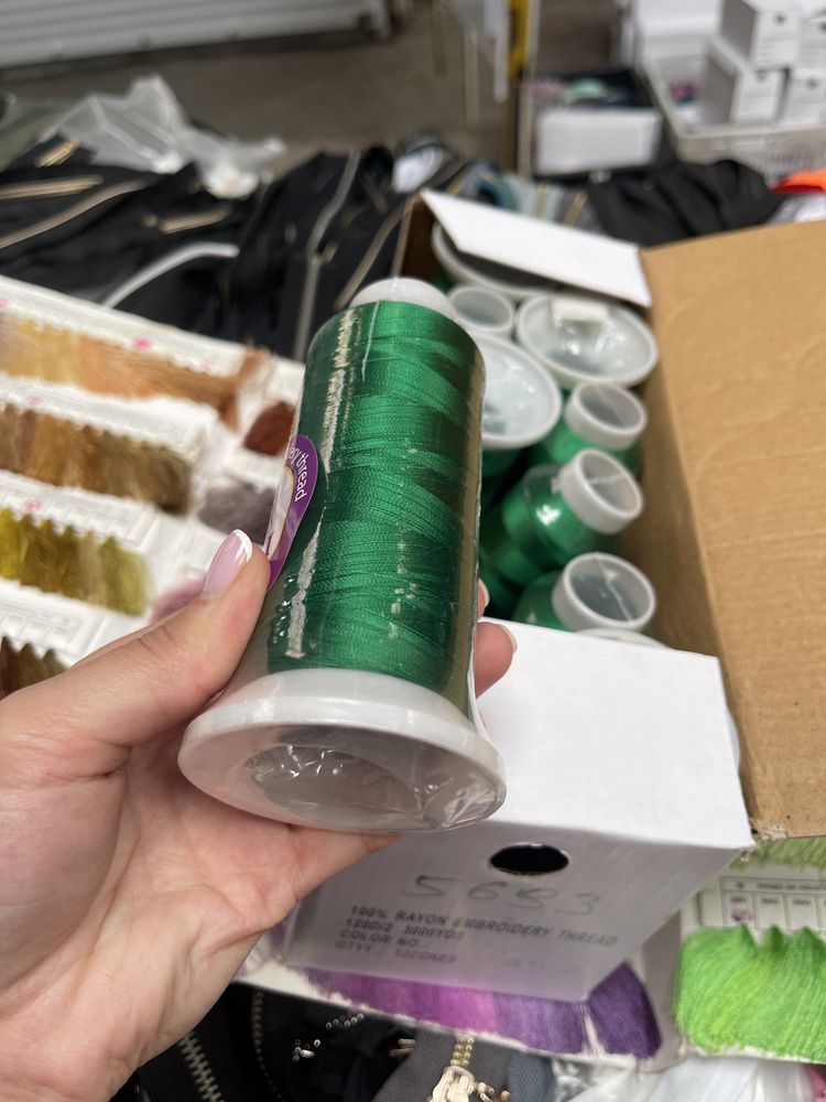 Нитка вишивальні вышивальные машинна вишивка машинная віскоза kiwi