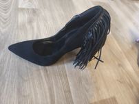 Piękne buty na obcasie/ szpilki z frędzelkami. Nubuk czarny r.37