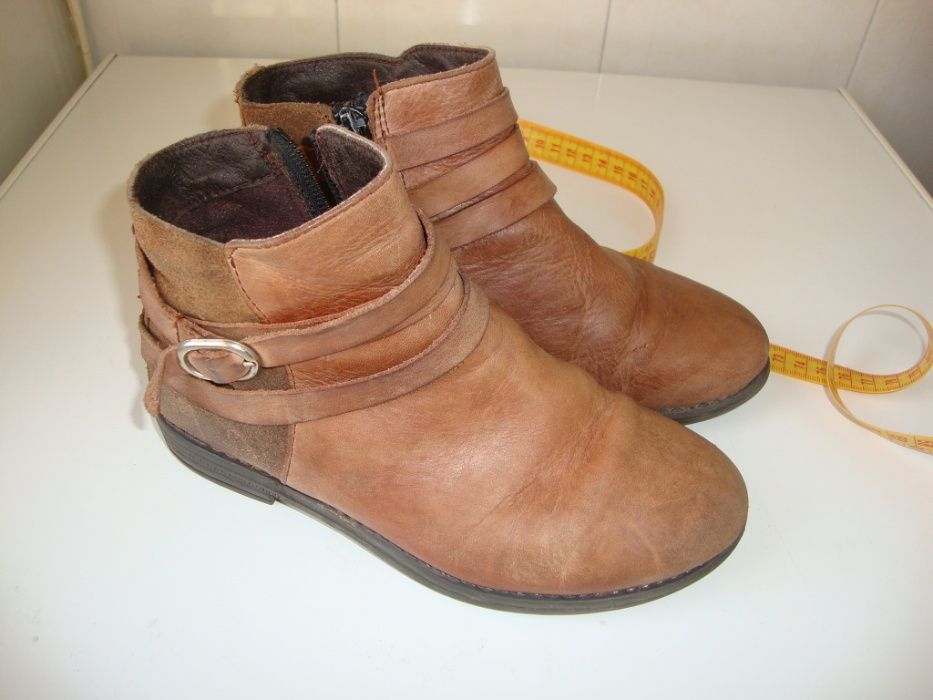Sandálias Novas 35 Botas / 30 /32 vellila, brotes, crossi