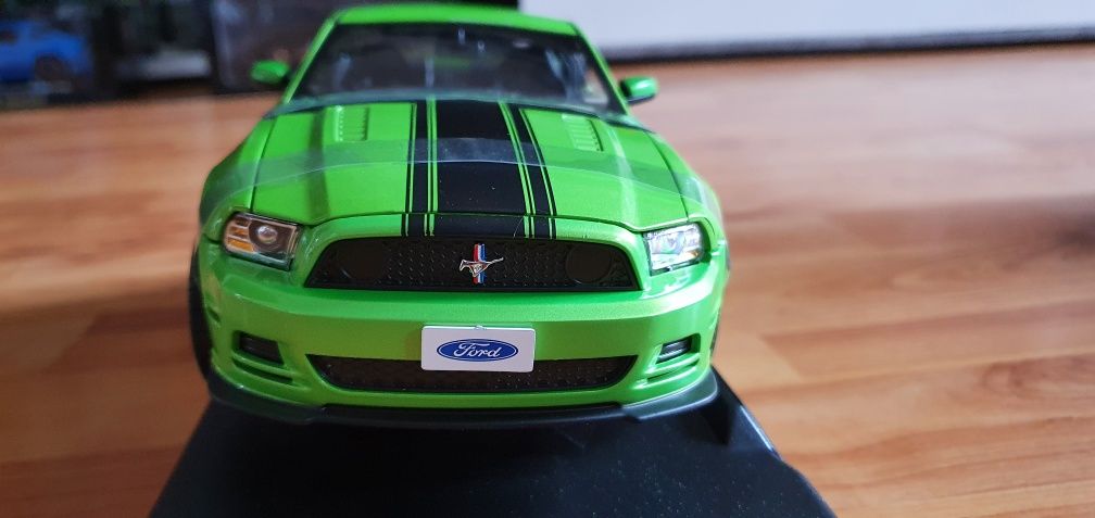 1:18 Shelby Collectibles Ford Mustang BOSS 302