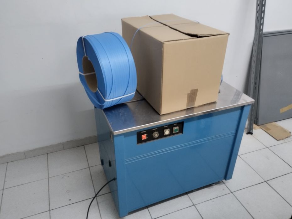 Máquina de cintar encomendas semiautomática