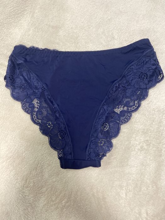 Жіночі мереживні трусики