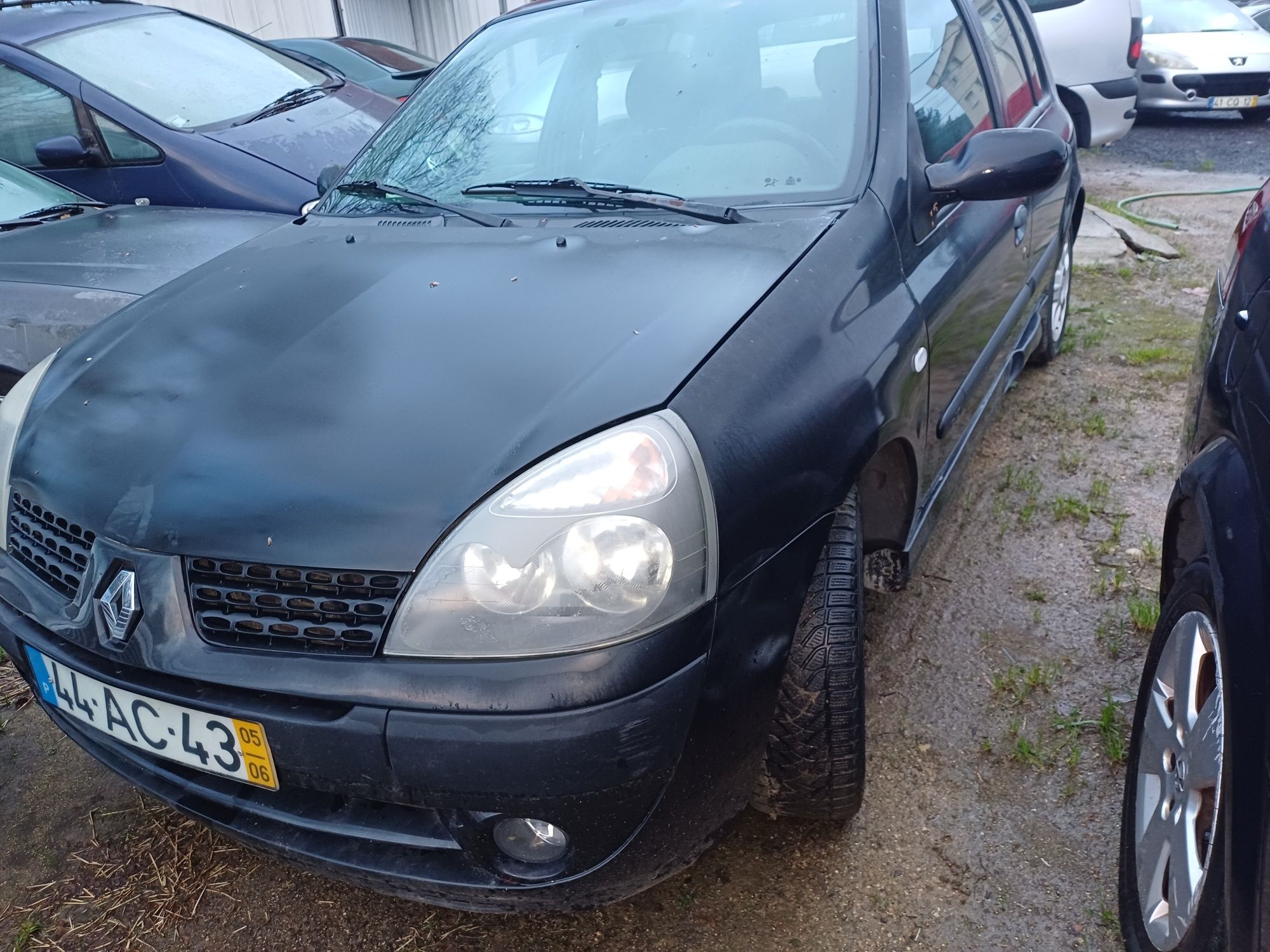 Vendo renault clio 1.5 dci ano 2005 com a.c