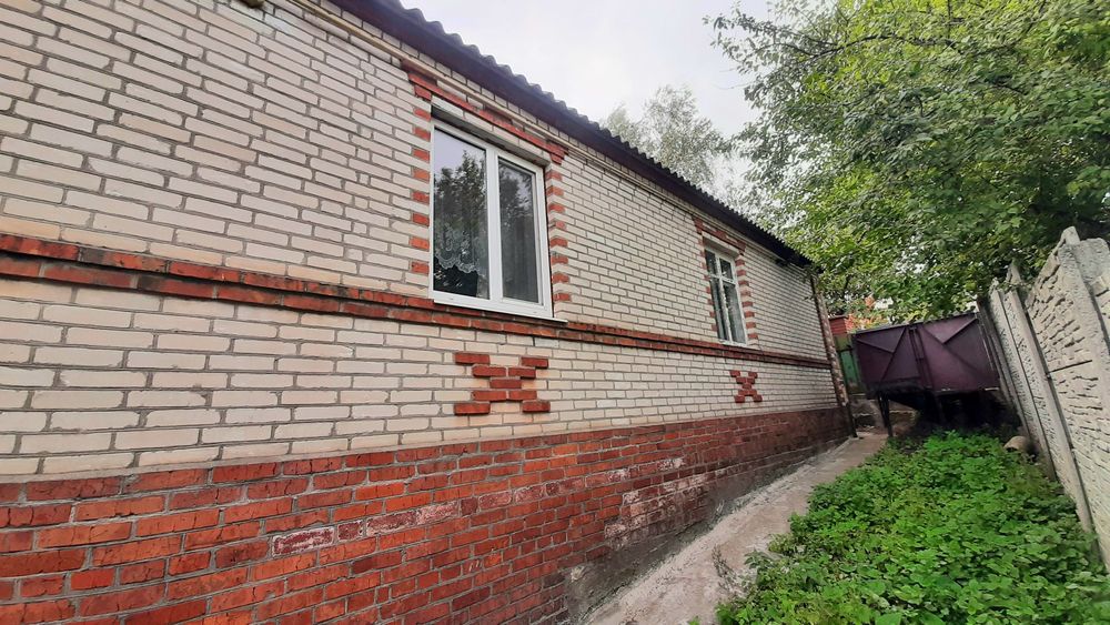 Продам капітальний будинок в Мерефі
