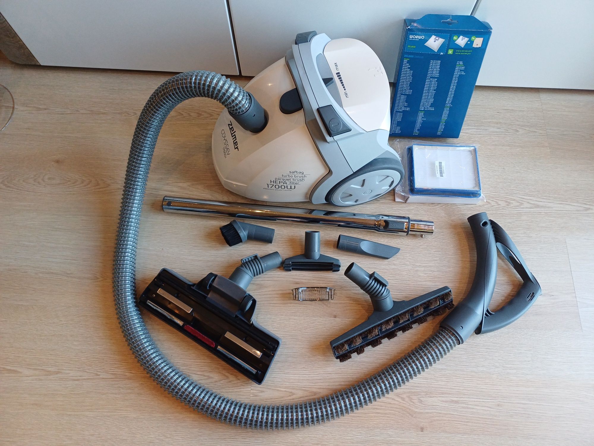 Śliczny Zelmer Odyssey 1700W plus worki  !!!