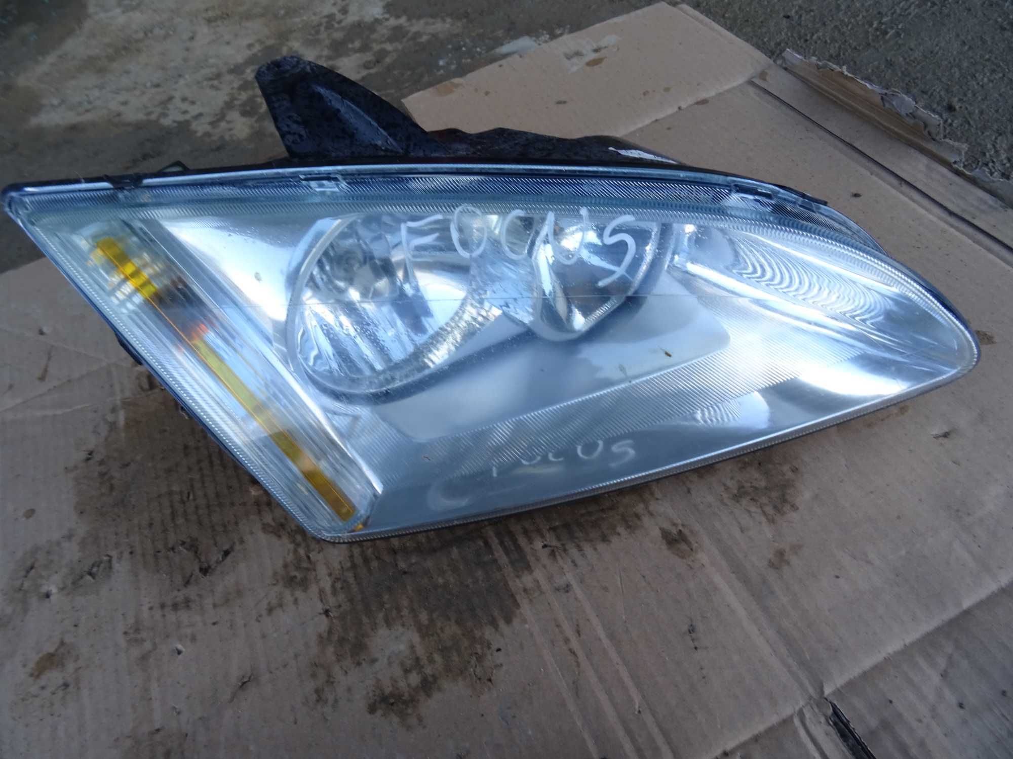 Lampa Prawa Przód Ford Focus Mk2