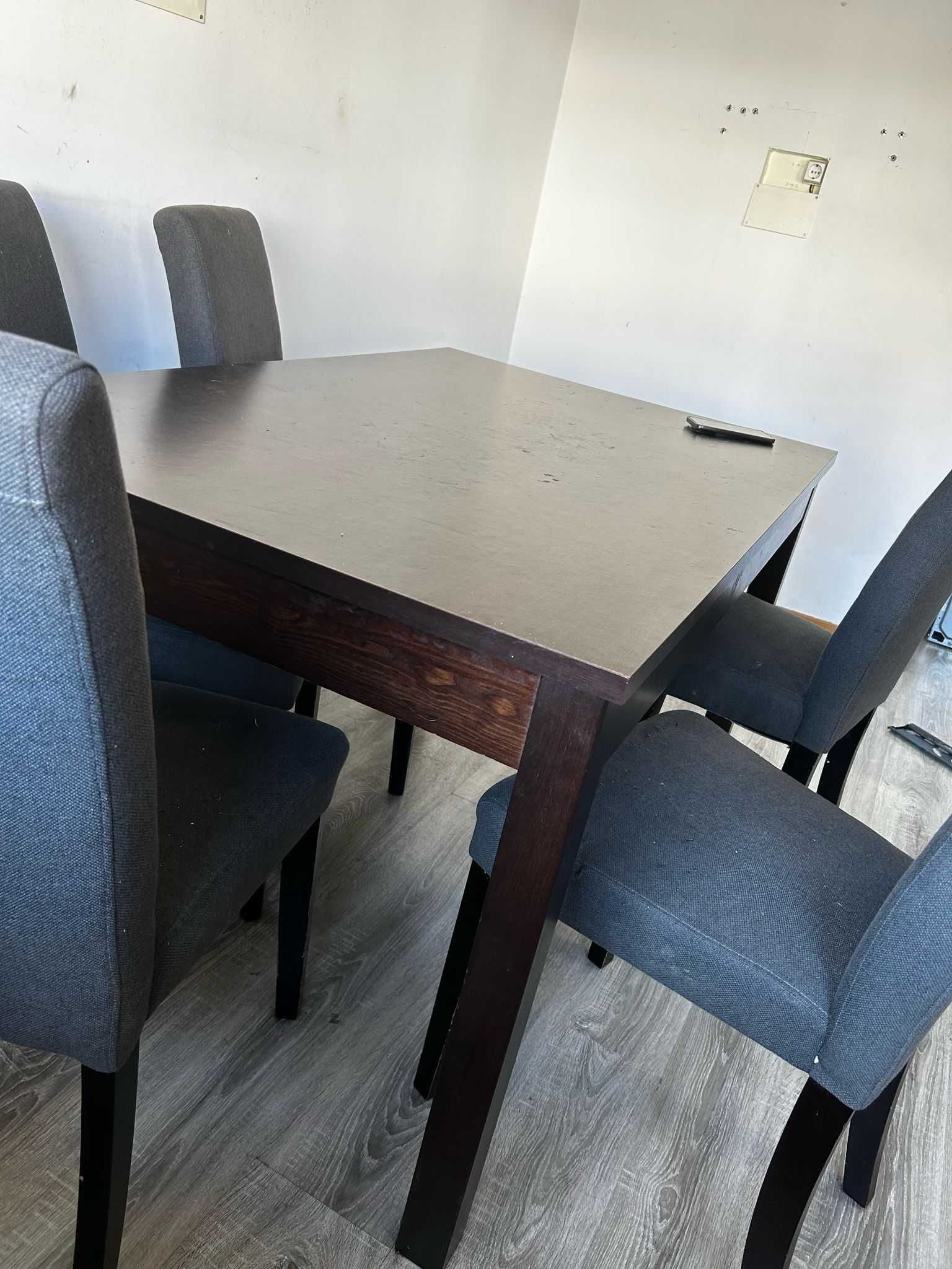 Mesa de Sala de Jantar e 5 Cadeiras