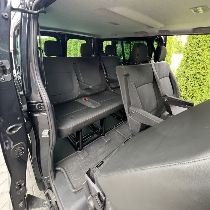 Wypozyczalnia wynajem busa 9 osobowego Renault Trafic manual