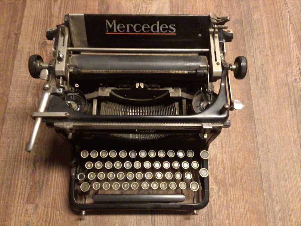 Stara maszyna do pisania Mercedes