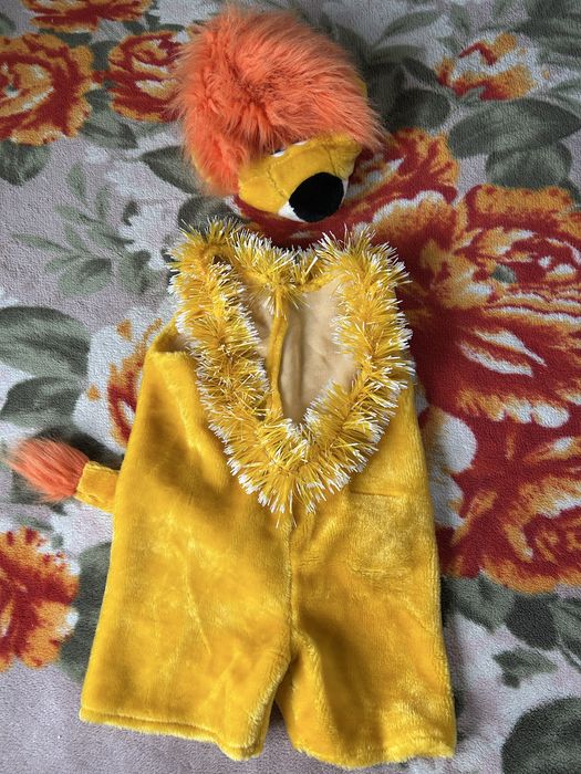 Новорічні костюми зайчика та тигра