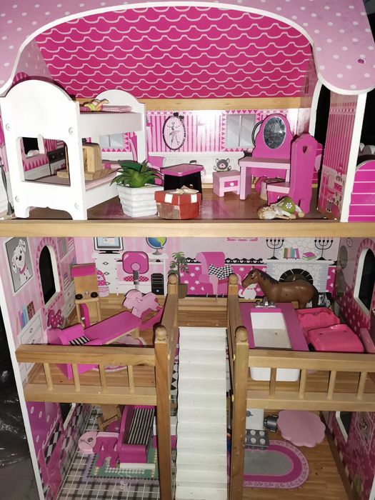 Duży domek dla lalek