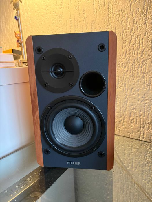 Colunas Edifier R1280Ts com saída para subwoofer