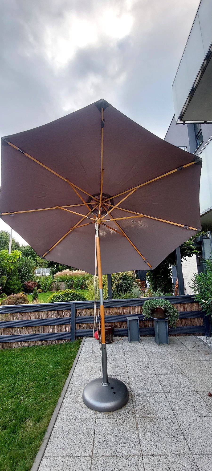 Parasol ogrodowy , piękny i nowy.