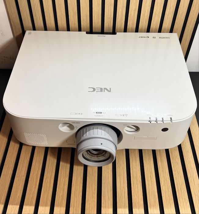Продам Проектор NEC PA522U