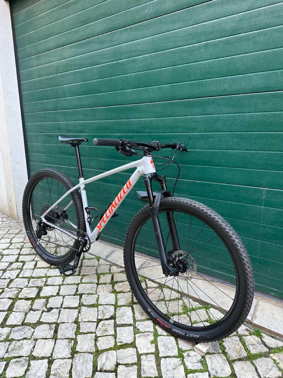 Specialized Chisel Comp Mountain Bike - Size Medium - 2020