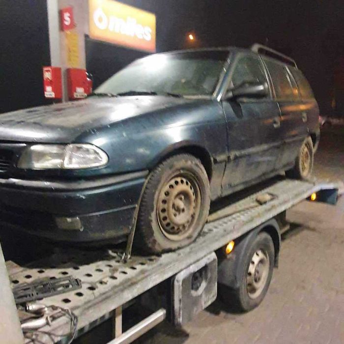 Opel Astra I F 1.6 benzyna 8zaworowy kombi zielony metalik na części