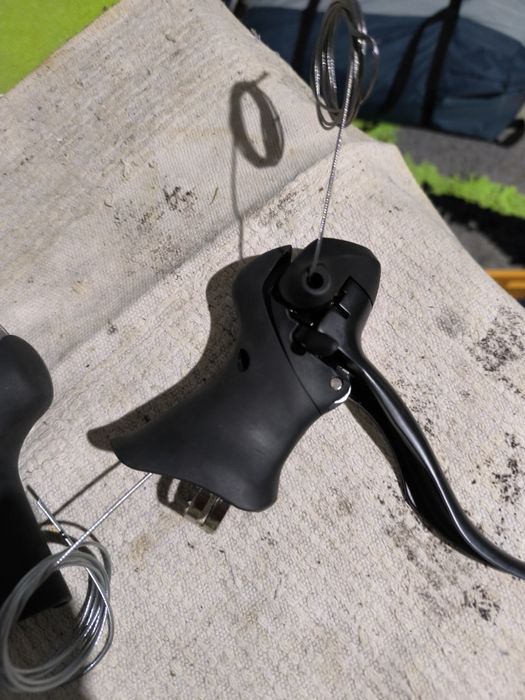 Manetes de estrada e grupo Shimano 2x7v