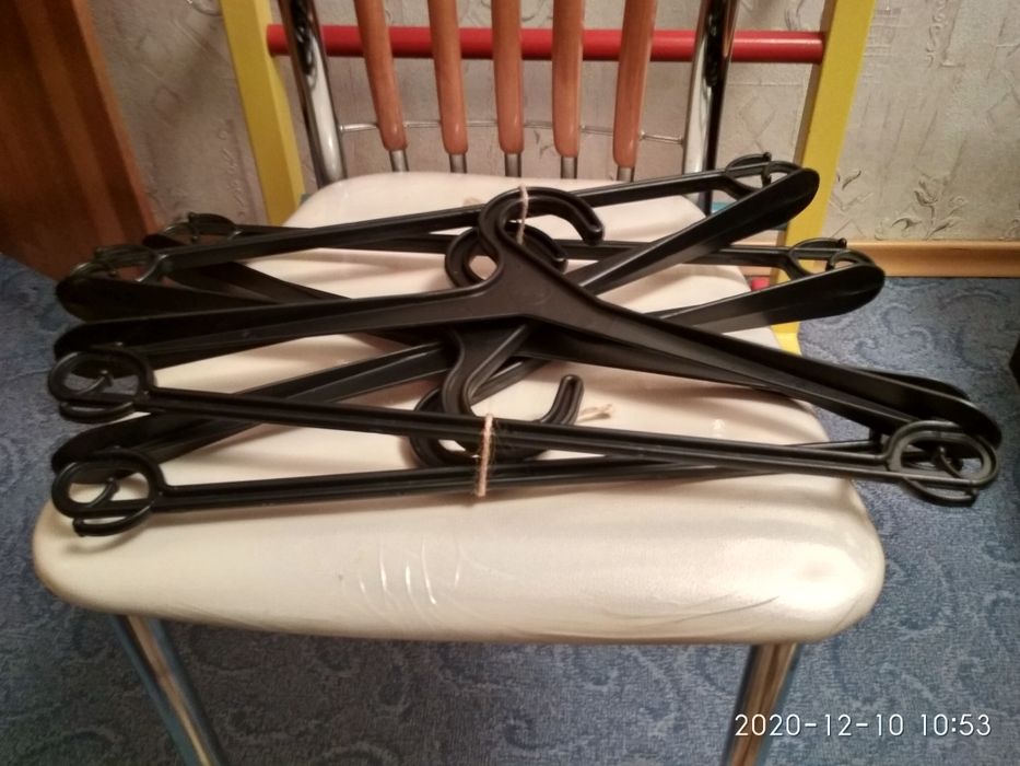 Плечики , тремпеля ( комплект ) .