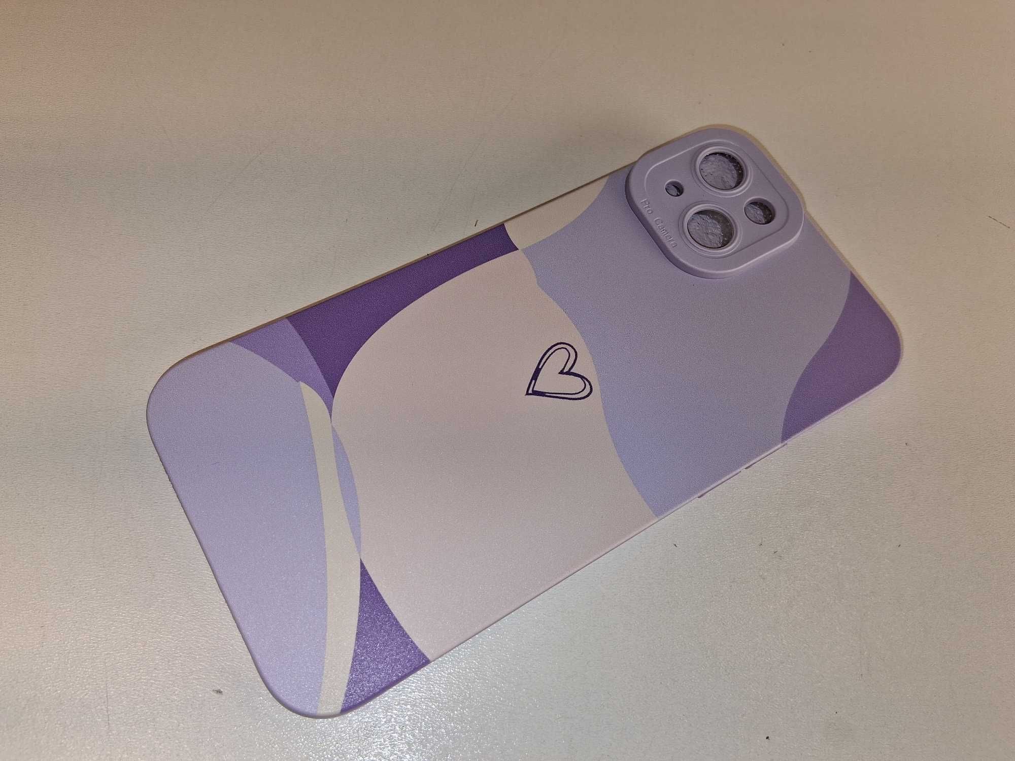 E107 Etui iPhone 14 Plus Fioletowe Silikonowe Wzór Serduszka Ochronne