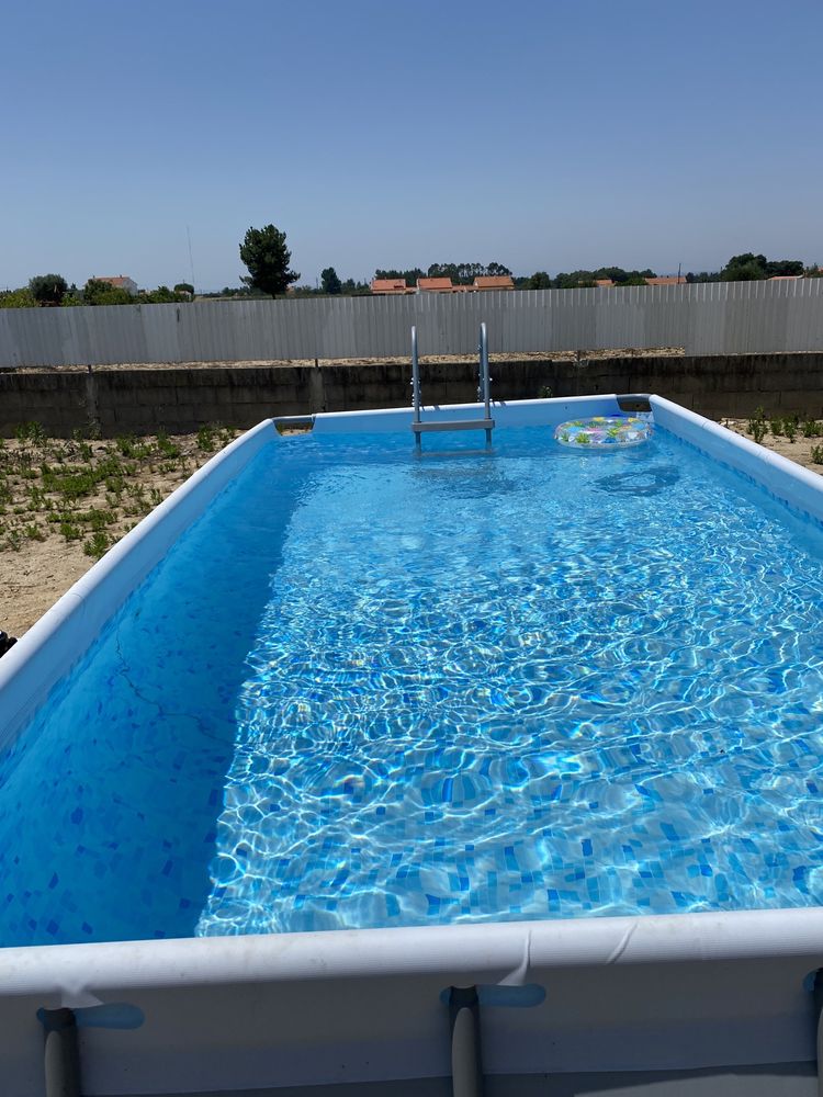 Vendo piscina praticamente nova